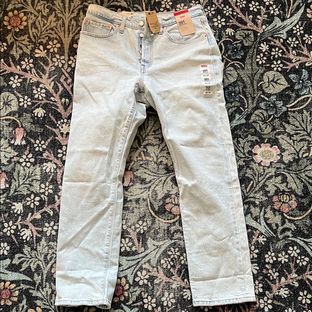 NWT Levi’s 501 original light wash jeans